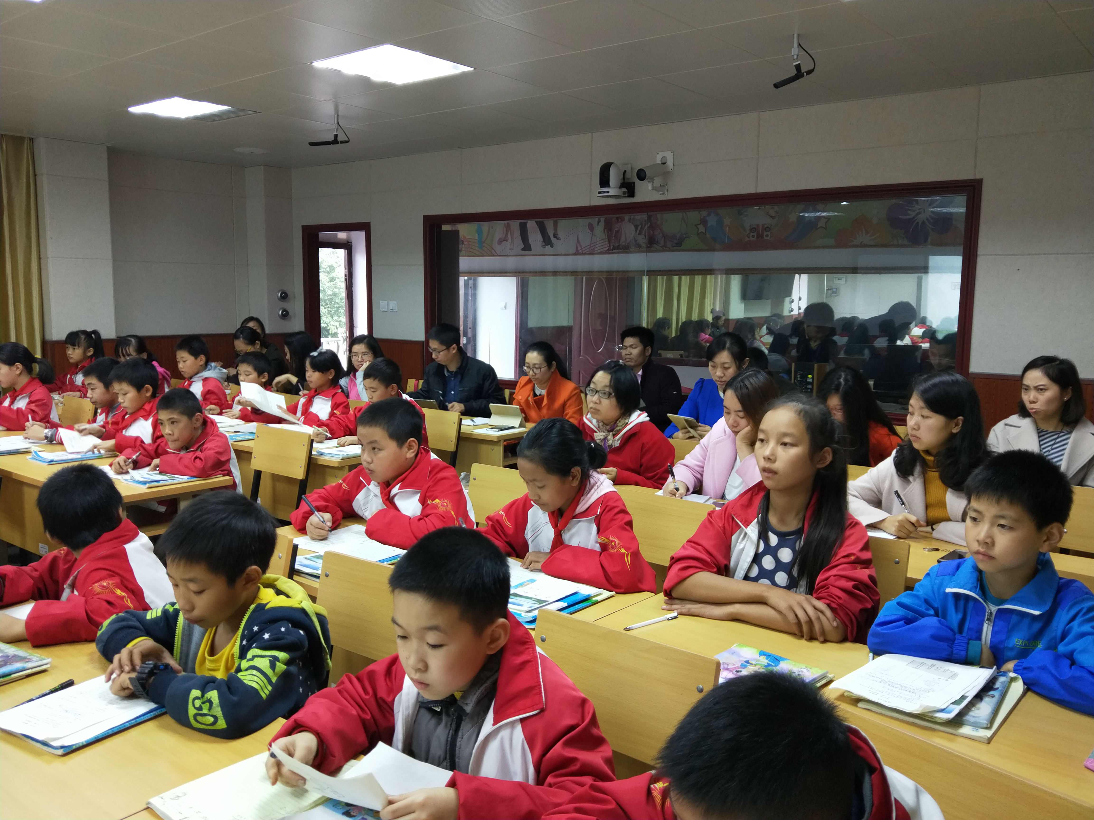 到人和学校教研活动 (1).jpg