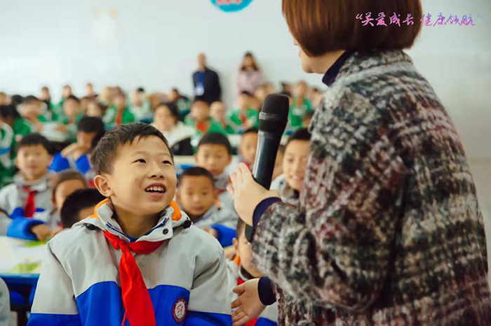 花小学开展流动儿童和农村留守儿童健康关爱活动 (4).jpg