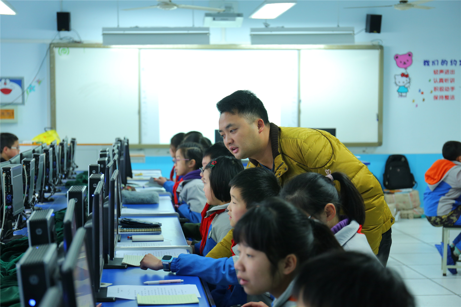 2019-3-1大弯小学开展JL智能编程进校园百校公益行活动 (2).JPG