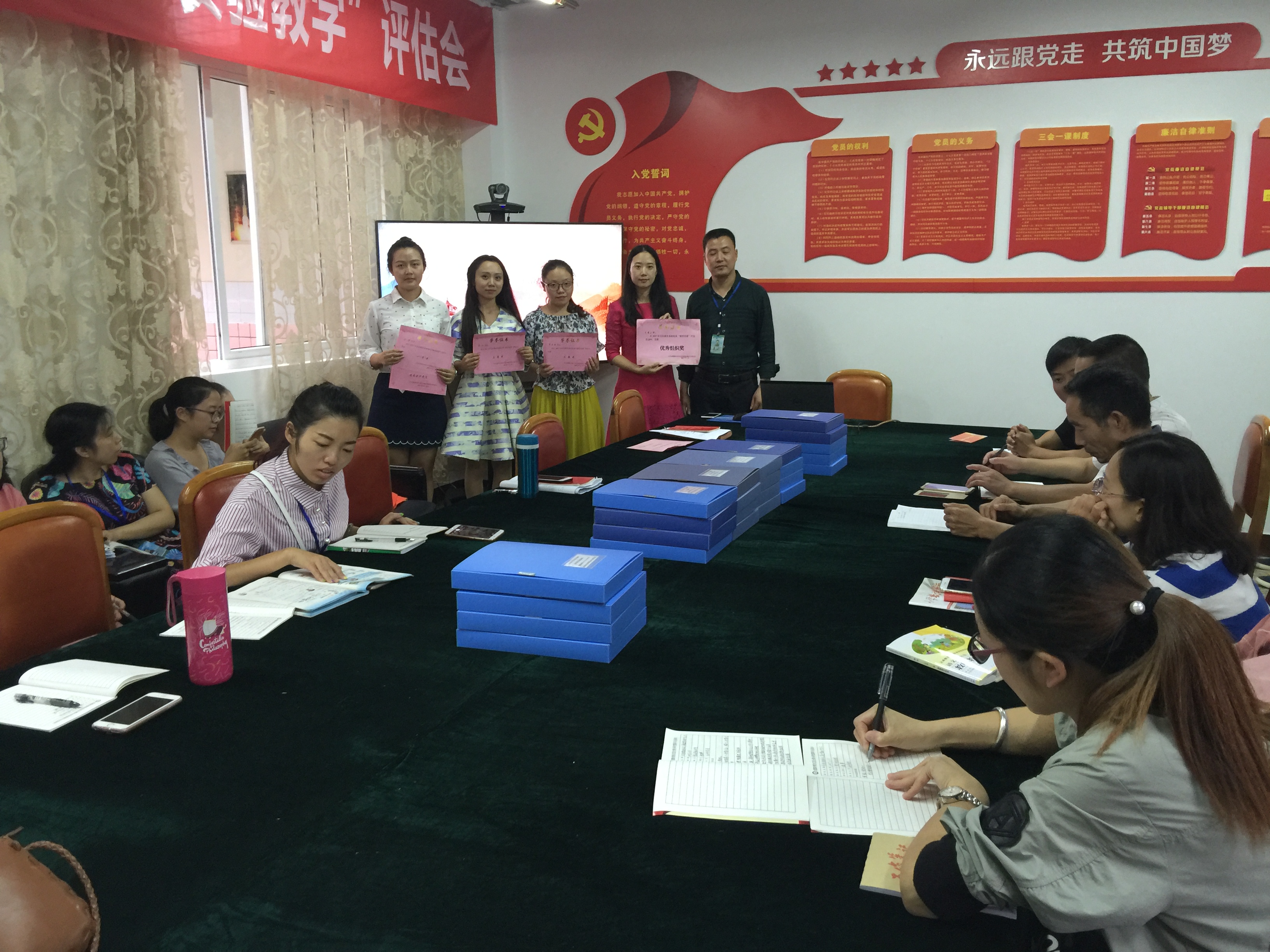 优秀党员颁奖.JPG
