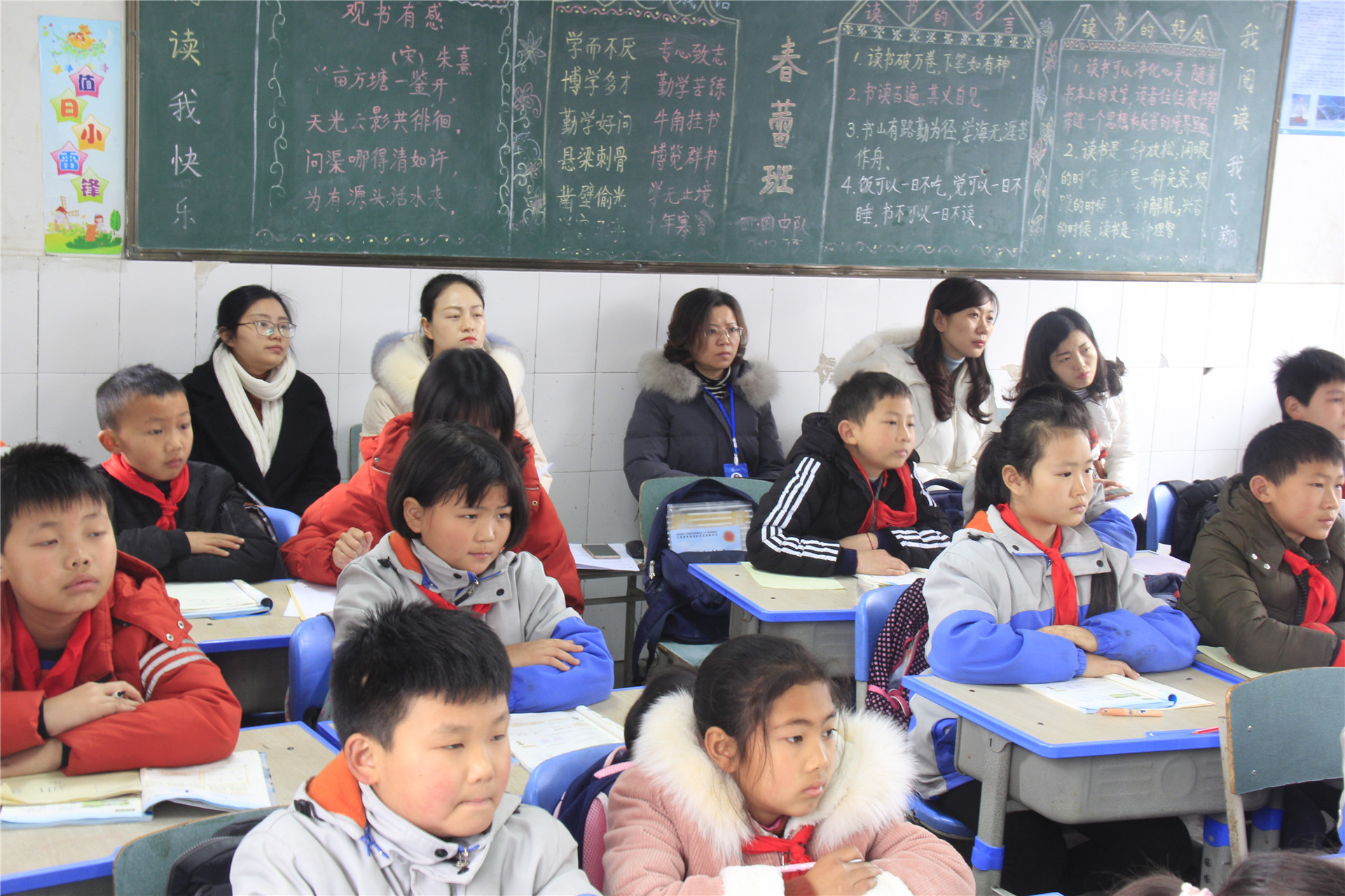 大弯小学数学组到红花小学开展课题研讨活动 (3).JPG