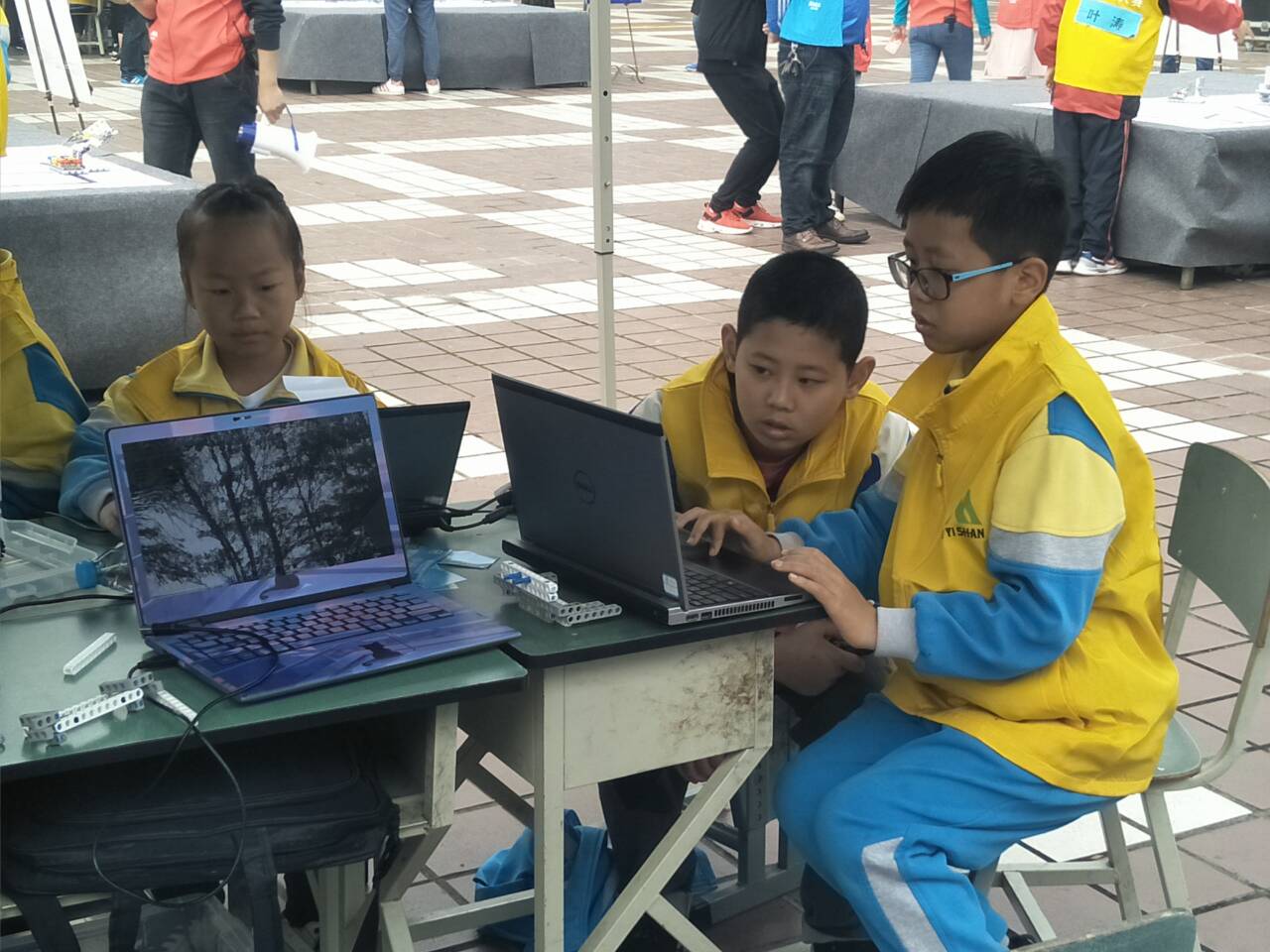 大弯小学参加区第六届机器人大赛 (5).jpg