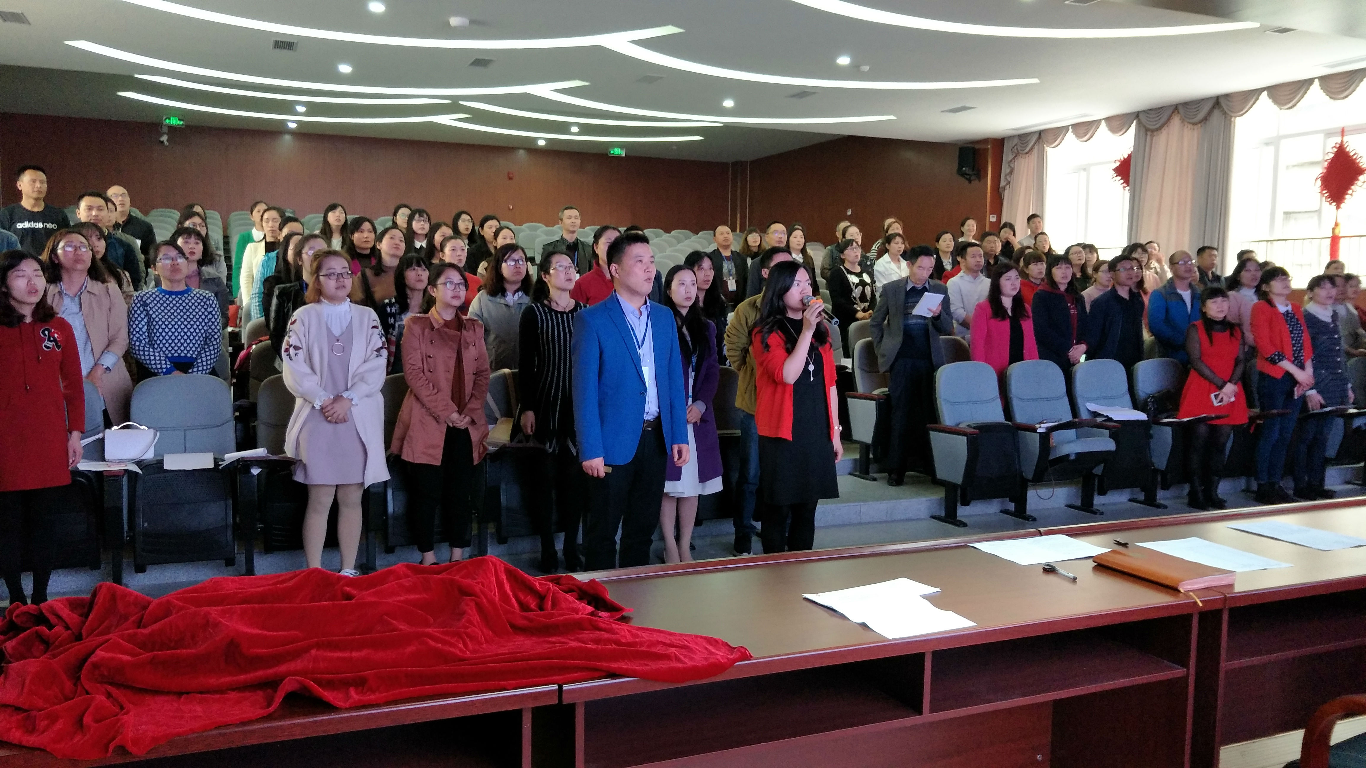 召开了隆重的“清白从教、至美人生”师德师风建设活动 (3).jpg