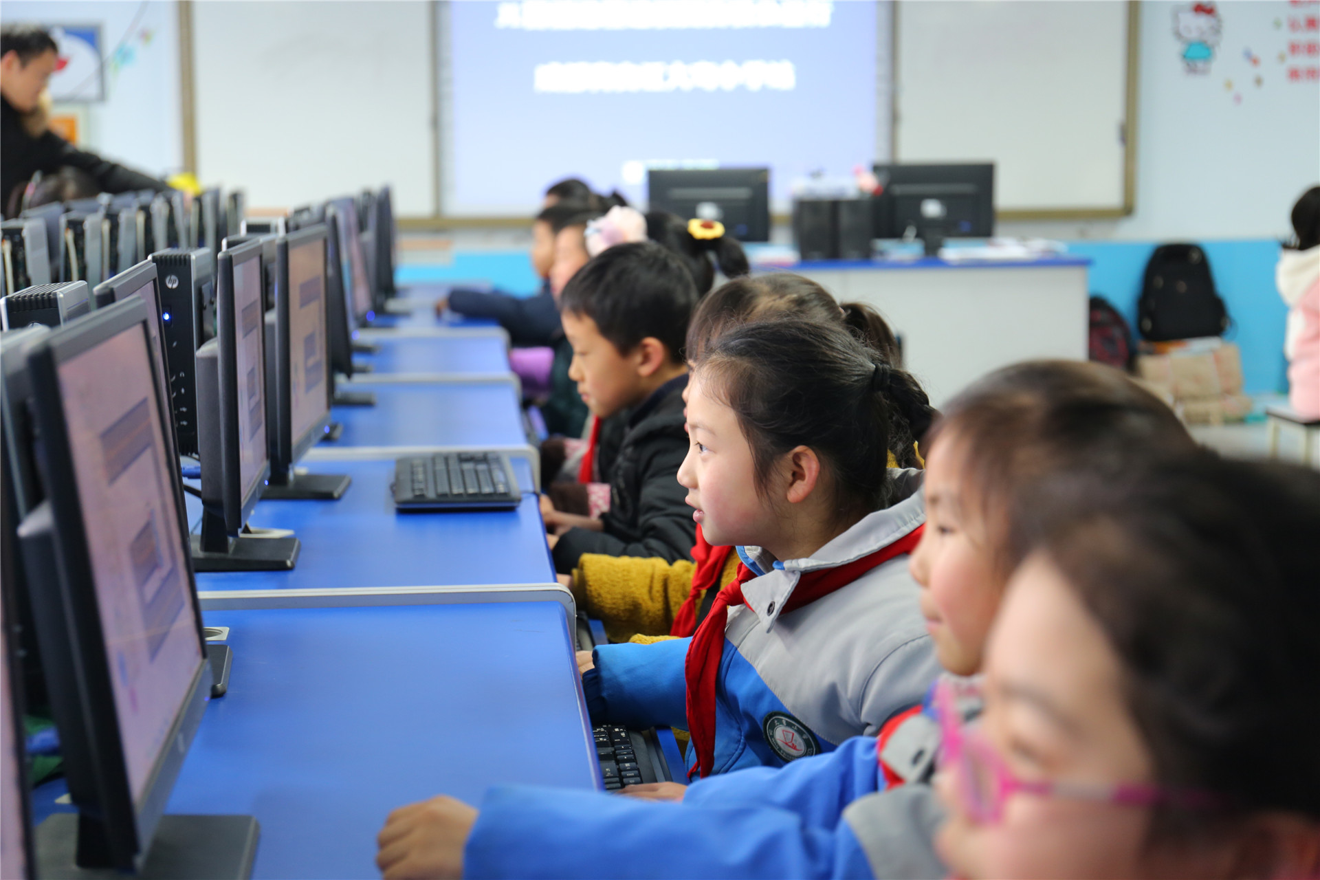 2019-3-1大弯小学开展JL智能编程进校园百校公益行活动 (34).JPG