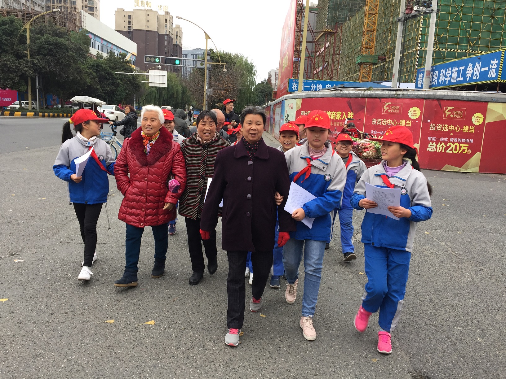 大弯小学开展2018年我是小小志愿者活动 (1).JPG