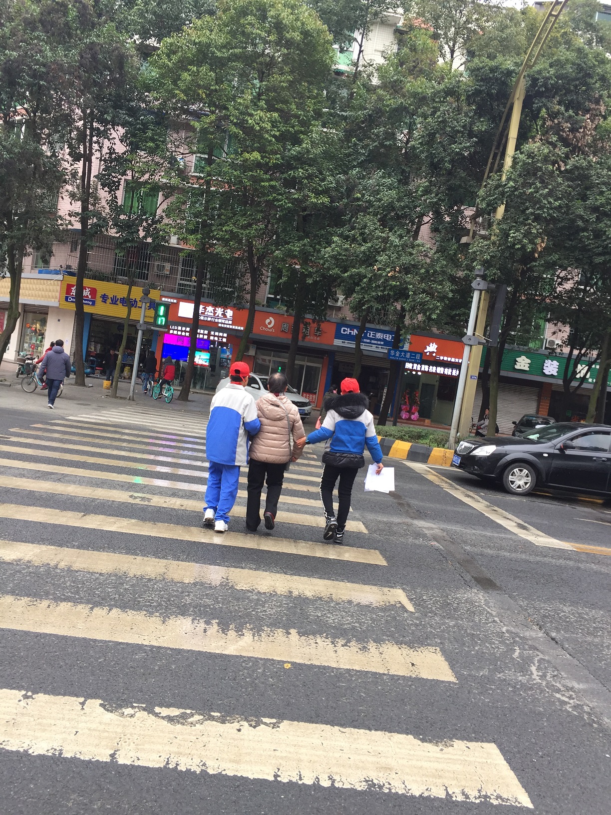 大弯小学开展2018年我是小小志愿者活动 (4).JPG