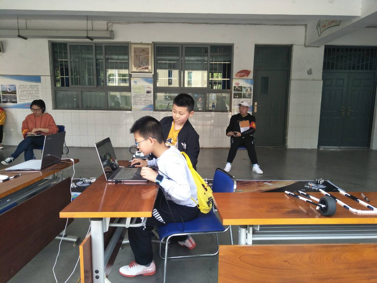 大弯小学参加区第六届机器人大赛 (7).jpg