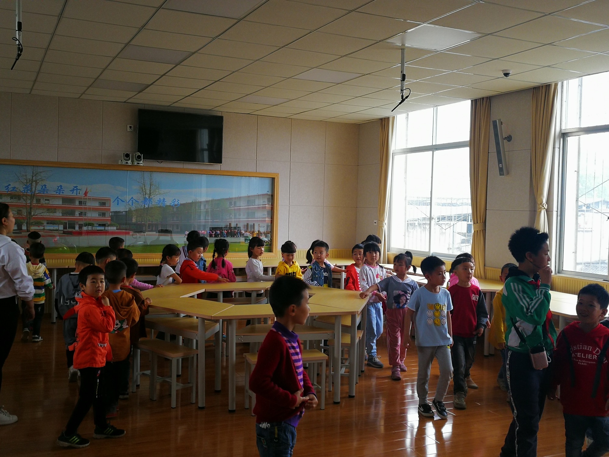 红花小学迎接红星幼儿园到校游学 (4).jpg